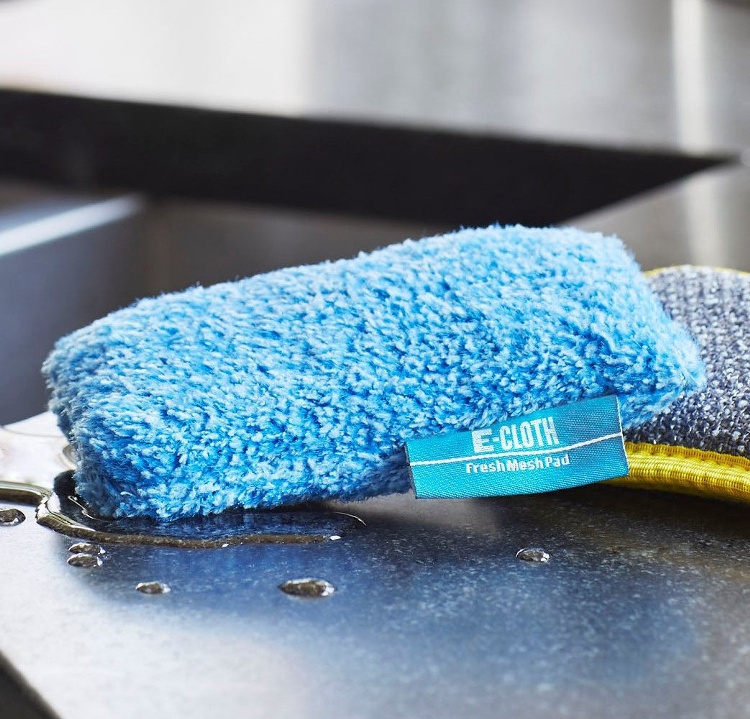 Skrubbsvampar i Mikrofiber, 2 st, FRESH MESH CLEANING PADS, 15 x 8 cm, Blå i gruppen Förvaring / Städförvaring och sopsortering / Städtrasor och borstar hos SmartaSaker.se (42606)