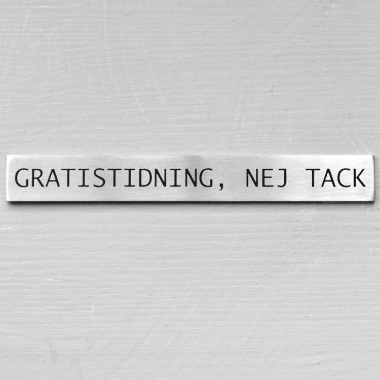 Skylt Rostfritt Stål, GRATISTIDNING, NEJ TACK, 10,2 x H 1,2 cm, Silver i gruppen Förvaring / Magneter och självhäftande / Skyltar och etiketter hos SmartaSaker.se (42628)