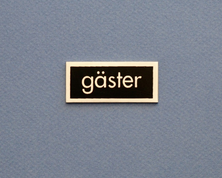 Skylt, GÄSTER, 5 x 2 cm, Exmez, Rostfritt stål & svart i gruppen Förvaring / Badrumsförvaring hos SmartaSaker.se (42633)