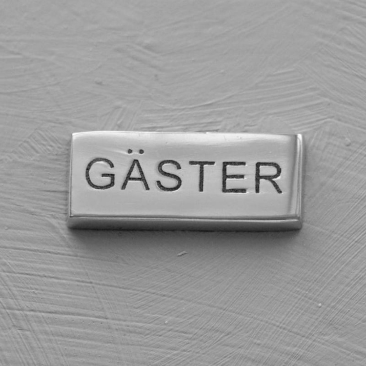 Skylt, GÄSTER, 5 x H 2 cm, Exmez, Sandgjuten aluminium i gruppen Förvaring / Magneter och självhäftande / Skyltar och etiketter hos SmartaSaker.se (42634)