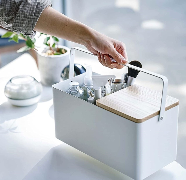 Sminklåda i metall, med spegel och handtag, TOWER MAKE UP BOX, Yamazaki, Vit / Natur i gruppen Förvaring / Badrumsförvaring / Sminkförvaring hos SmartaSaker.se (42655)