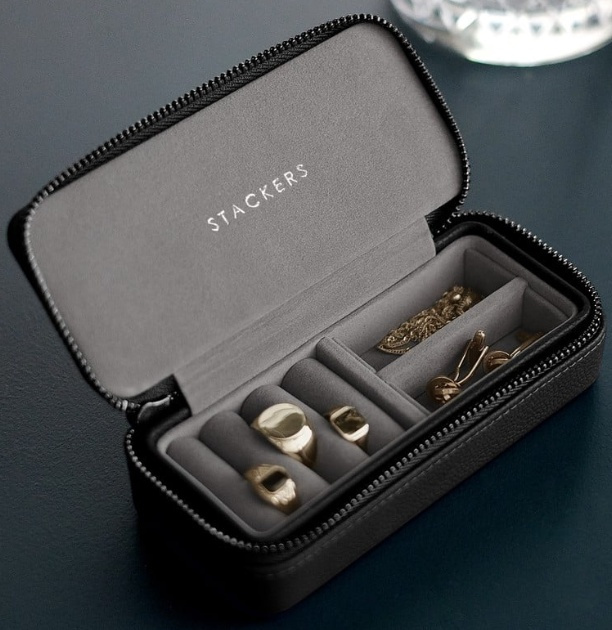 Smyckeskrin för resan, STACKERS, 7 x 16 x H 4,2 cm, Pebble Black i gruppen Förvaring / Förvaring på resa / Smyckesförvaring för resa hos SmartaSaker.se (42697)