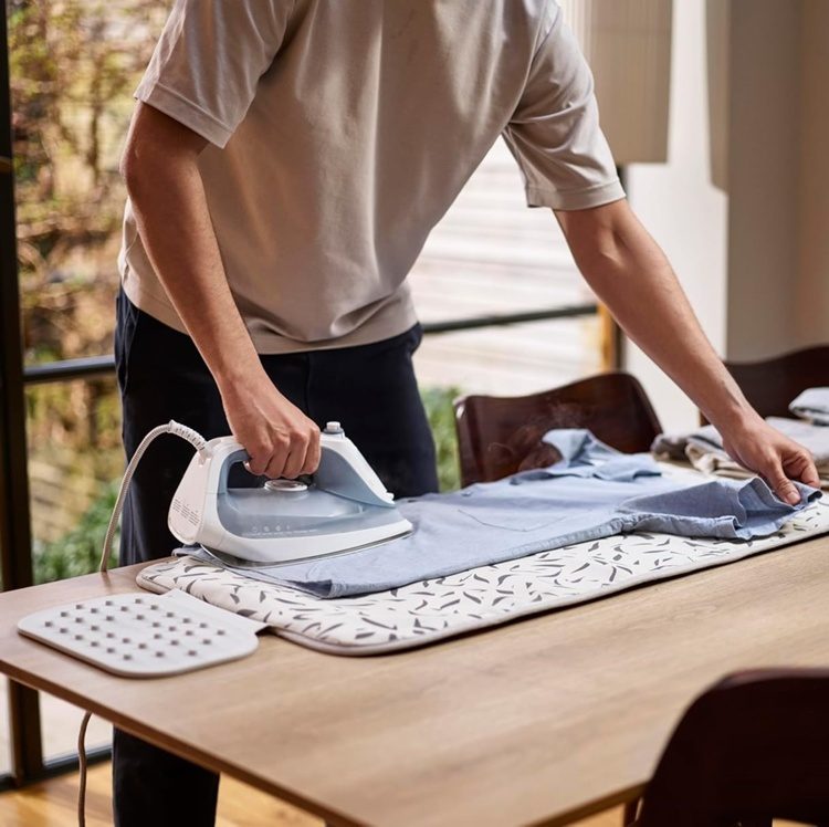 Strykmatta / Steaming-Filt, Extra tjock, SWIFT IRONING MAT, Joseph Joseph i gruppen Förvaring / Tvätt och tork / Stryktillbehör hos SmartaSaker.se (42839)