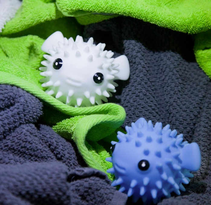 Torkbollar till torktumlaren i form av fiskar, PUFFER FISH DRYER BUDDIES, 2 stycken, Blå / Vit i gruppen Förvaring / Tvätt och tork hos SmartaSaker.se (42968)
