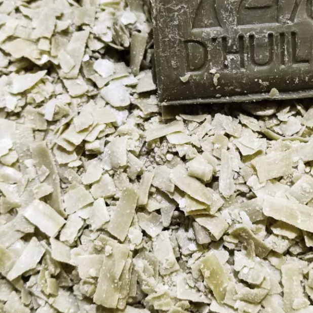 Tvålflingor av Ekologisk Olivtvål, 1kg, SAVON DE MARSEILLE COPEAUX, Olivgrön i gruppen Tillbehör och liknande hos SmartaSaker.se (43063)