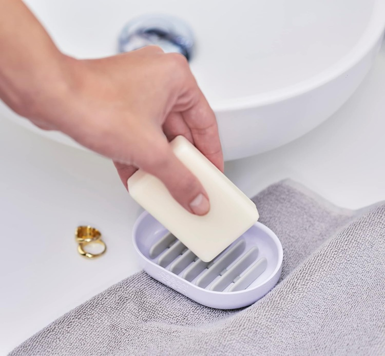 Tvålkopp, DUO QUICK-DRAIN, 11.5 x 8 x H 2,5 cm, Joseph Joseph, Vit i gruppen Förvaring / Badrumsförvaring hos SmartaSaker.se (43070)