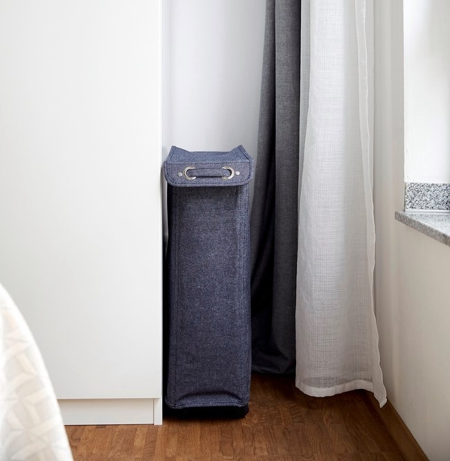 Tvättkorg på hjul, Extra Smal, CORNO PRIME, 18,5 x 40 x H 60 cm, Svart / Vit i gruppen Förvaring / Tvätt och tork / Tvättkorgar hos SmartaSaker.se (43101)