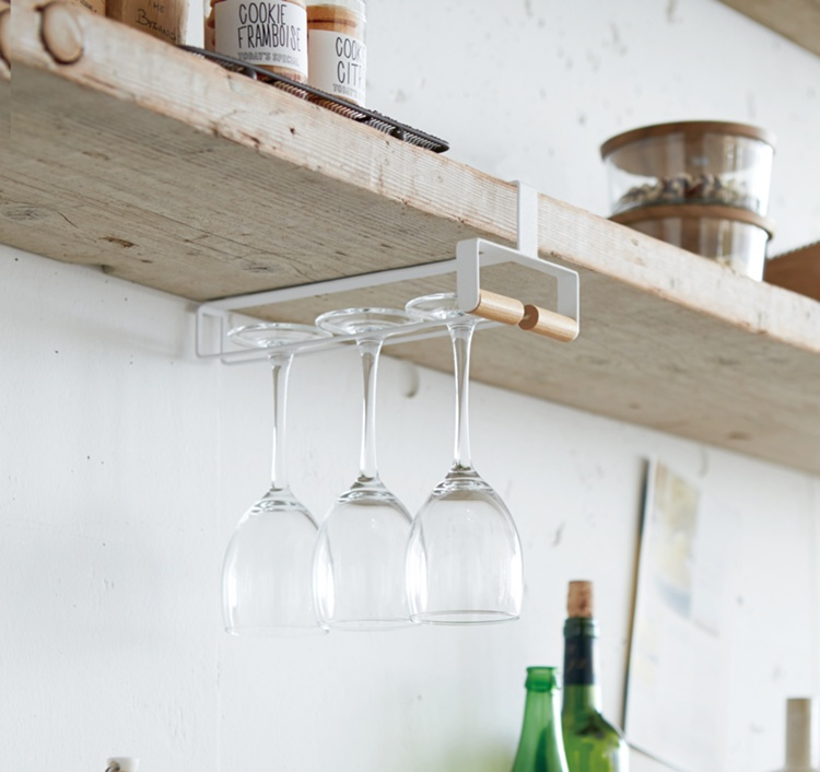 Under hylla vinglas hängare, TOSCA WINE GLASS HANGER, Yamazaki, Vit i gruppen Förvaring / Köksförvaring / Organisera köksskåp / Under hyllan-förvaring hos SmartaSaker.se (43153)