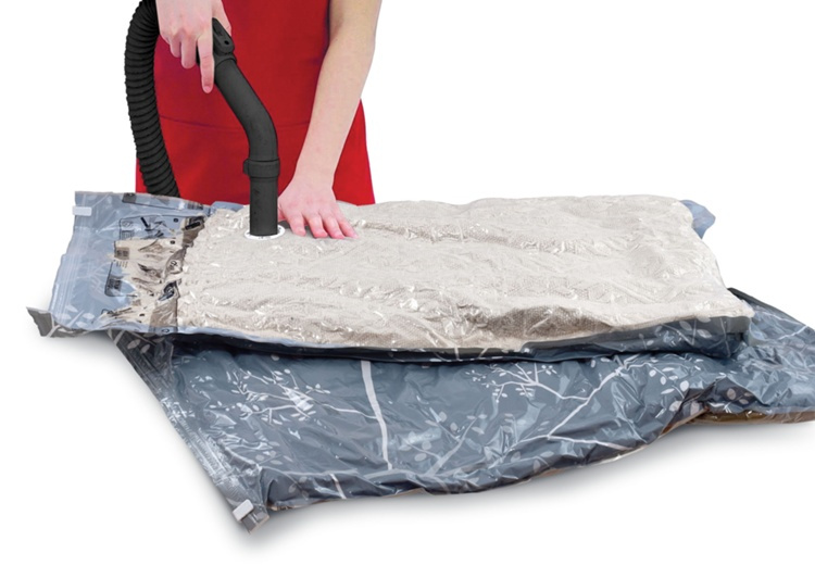 Vakuumpåsar, 2 st, LARGE LIVING FLAT, 80 x 55 cm, Svart / Klar i gruppen Förvaring / Garderobsförvaring / Vakuumförvaring / Kompakta vakuumpåsar hos SmartaSaker.se (43181)