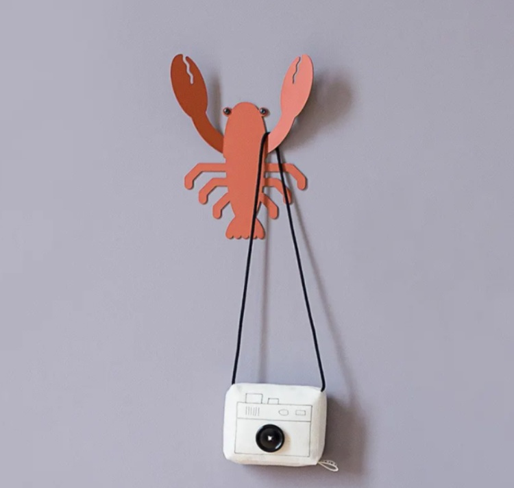 Väggkrok av återvunnen metall, LOBSTER, 15 x 20 cm, Orange i gruppen Förvaring / Hallförvaring / Krokar och hängare hos SmartaSaker.se (43231)