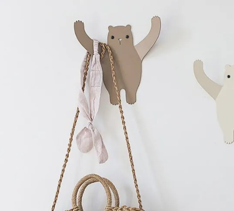 Väggkrok av återvunnen metall, WILD BROWN BEAR, 20 x H 18,5, Brun i gruppen Förvaring / Hallförvaring / Krokar och hängare hos SmartaSaker.se (43232)