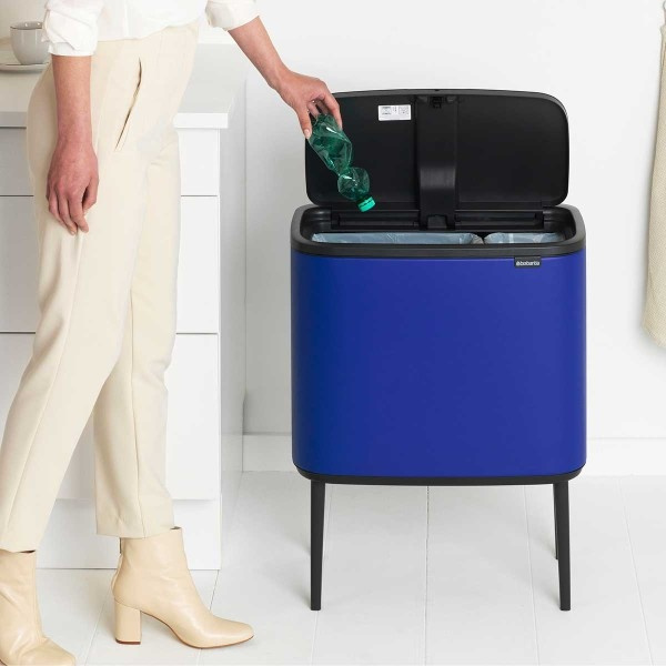 Återvinningsstation på ben, 2 insatser, BRABANTIA BO TOUCH 23 + 11 L i gruppen Förvaring / Städförvaring och sopsortering / Sopsortering hos SmartaSaker.se (43253)