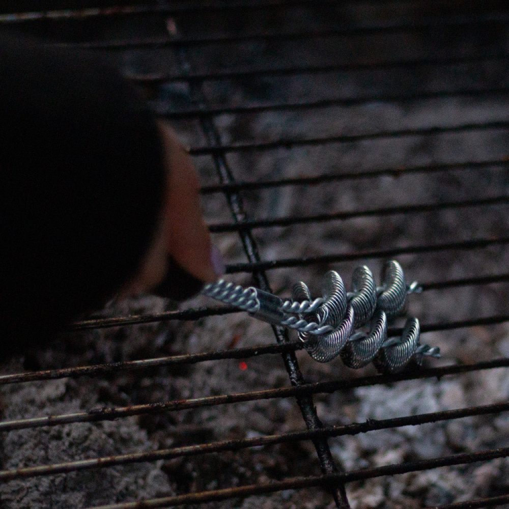 Liten grillborste i rostfritt stål i gruppen Hemmet / Grilltillbehör hos SmartaSaker.se (13247)