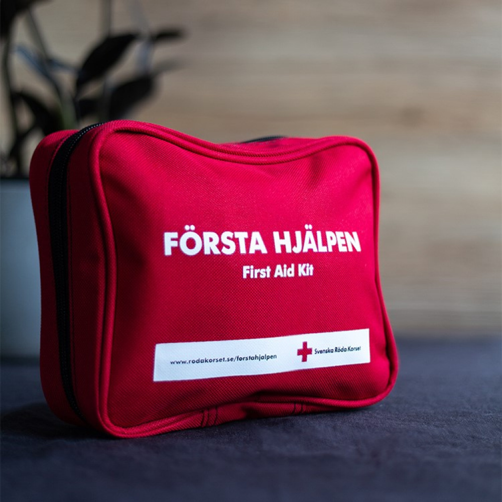 Röda Korsets Första hjälpen-väska, Mellan i gruppen Säkerhet / Krisberedskap hos SmartaSaker.se (13353-SET)