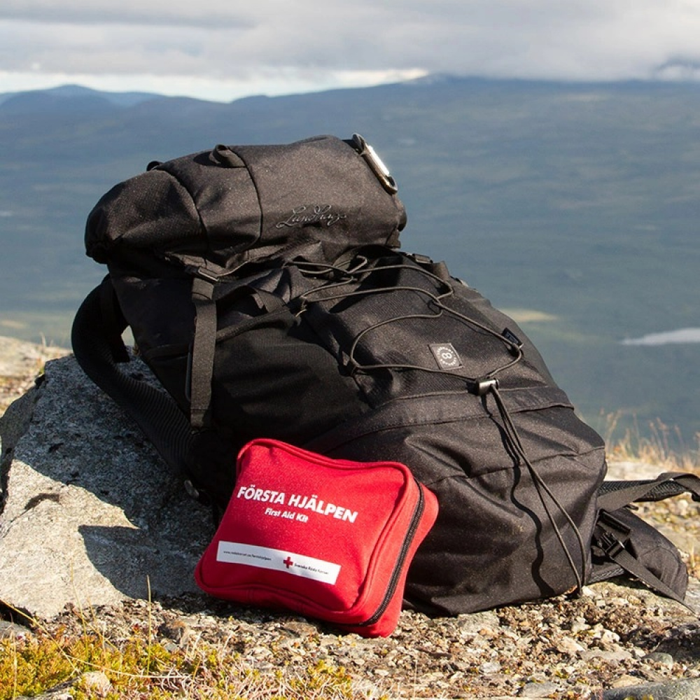 Röda Korsets Första hjälpen-väska, Mellan i gruppen Säkerhet / Krisberedskap hos SmartaSaker.se (13353-SET)