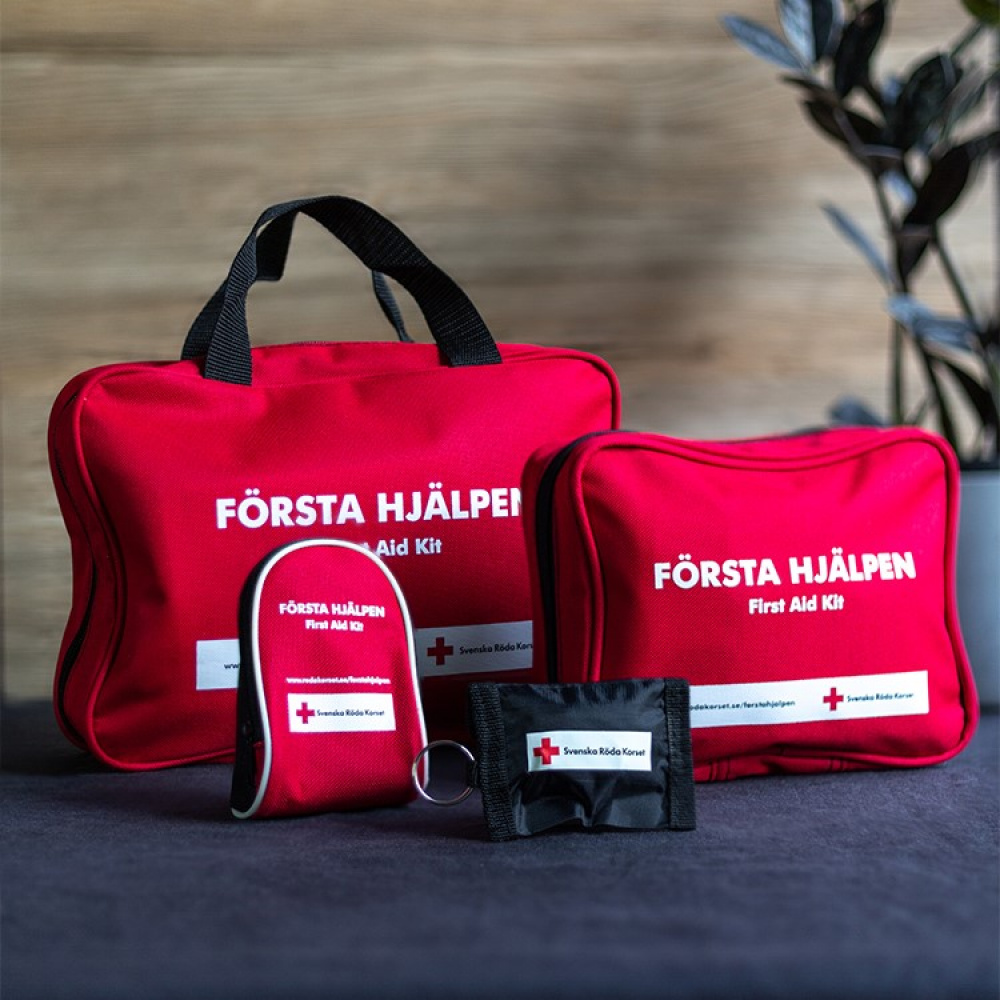 Röda Korsets Första hjälpen-väska, Mellan i gruppen Säkerhet / Krisberedskap hos SmartaSaker.se (13353-SET)