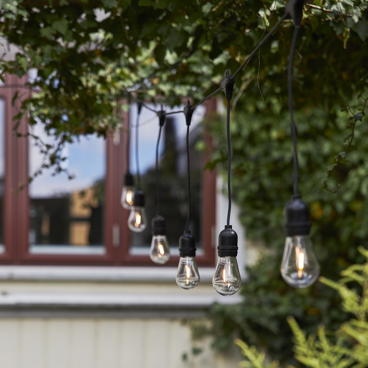 Ljusslinga med hängande glödlampor i gruppen Presenttips / Presenter efter intresse / Present till trädgårdsintresserad hos SmartaSaker.se (13532)