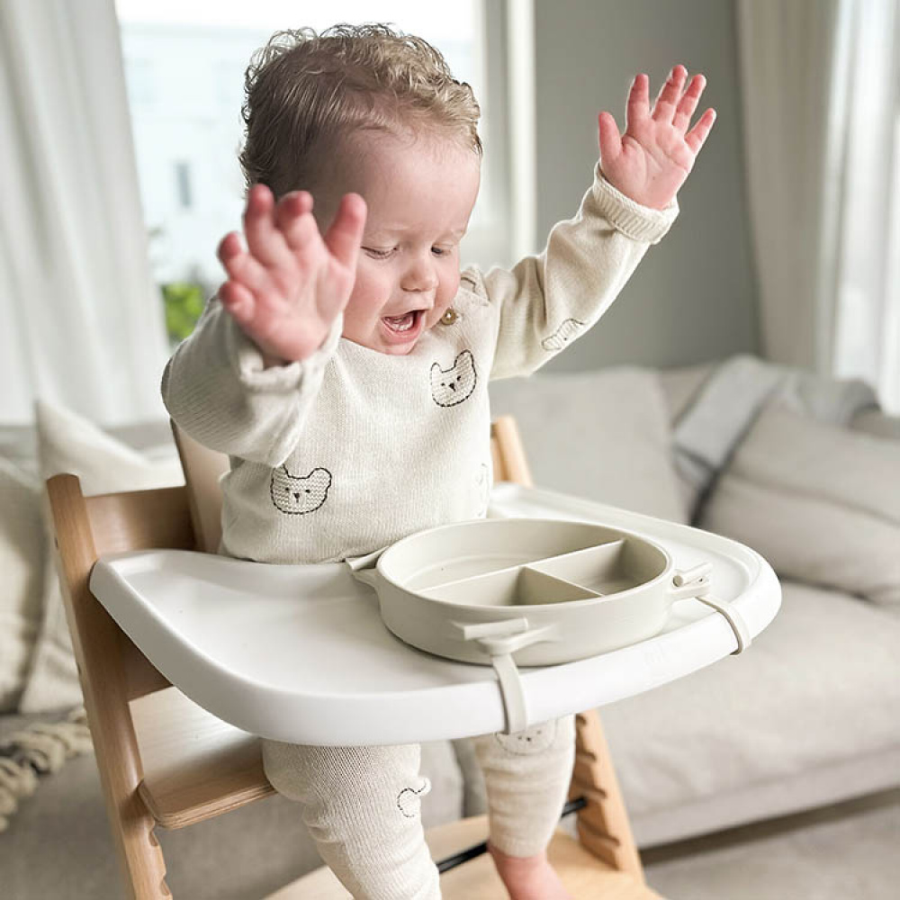 Barntallrik med sugpropp och spännband i gruppen Hemmet / Barnsaker / Äta & dricka hos SmartaSaker.se (14536)