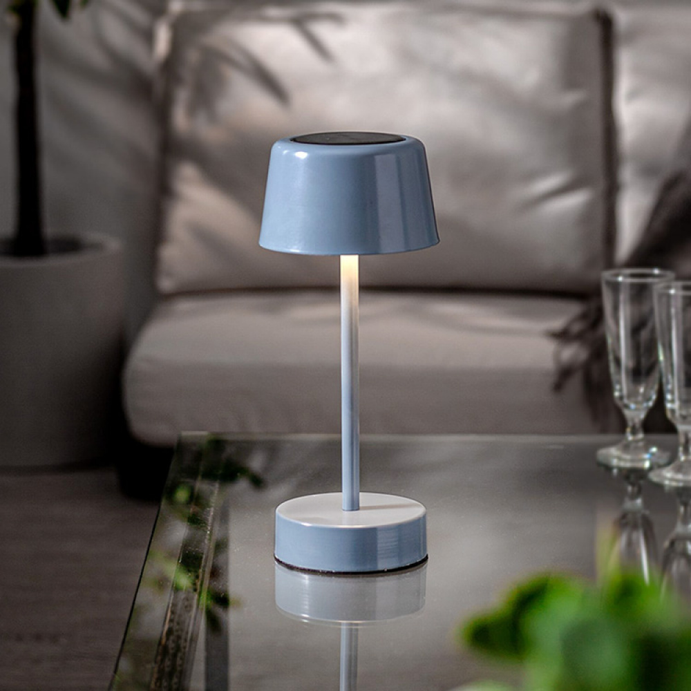 Liten solcellsladdad bordslampa i gruppen Belysning / Utomhusbelysning / Solcellsbelysning hos SmartaSaker.se (14594)
