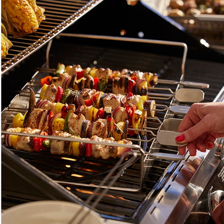 Grillspett med hållare i gruppen Presenttips / Presenter efter personlighet / Grillmästaren hos SmartaSaker.se (14937)