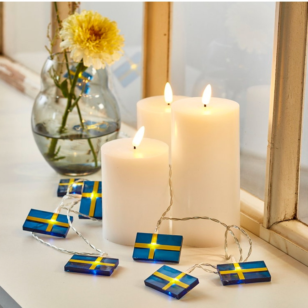 Ljusslinga med svenska flaggor i gruppen Belysning / Inomhusbelysning / Ljusslinga inomhus hos SmartaSaker.se (14941)