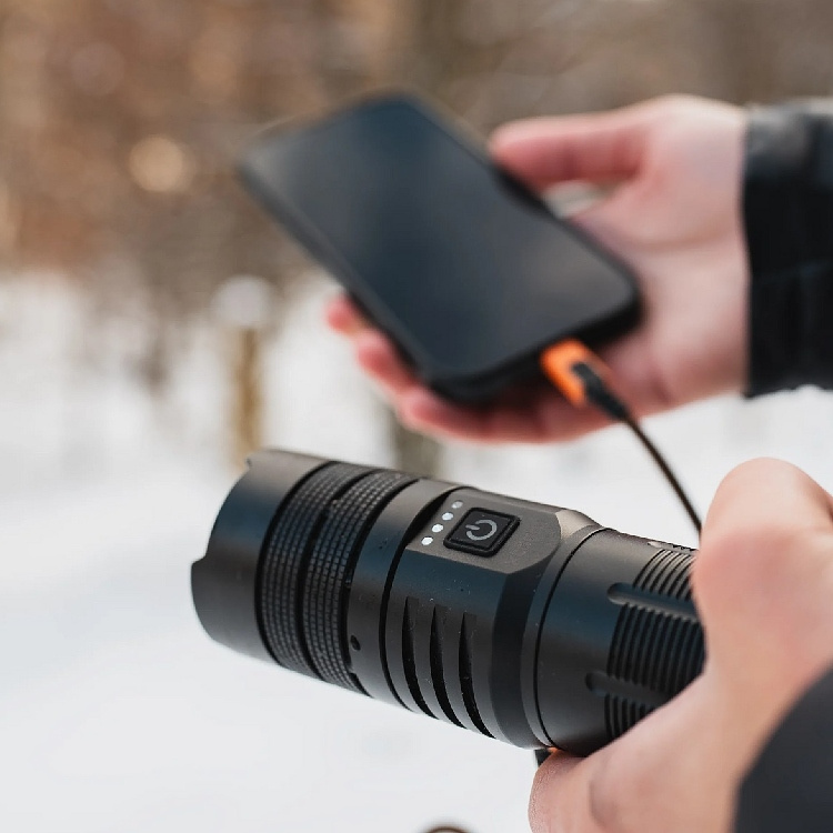 Nödficklampa med powerbank, Xtorm i gruppen Säkerhet / Krisberedskap hos SmartaSaker.se (14943)