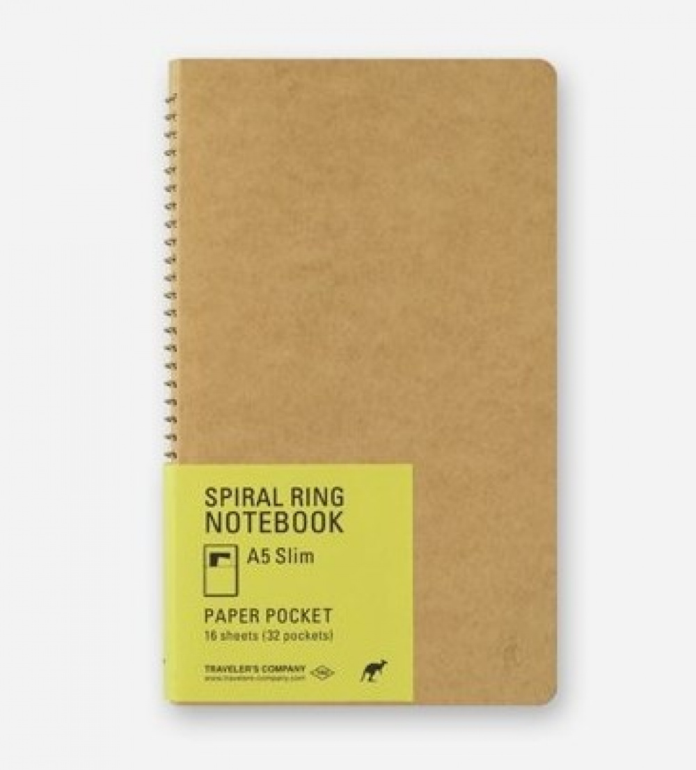 Anteckningsbok med fickor, SPIRAL PAPER POCKET A5 SLIM, Traveler\'s Comapany, Natur i gruppen Förvaring / Kontorsmaterial hos SmartaSaker.se (40006)