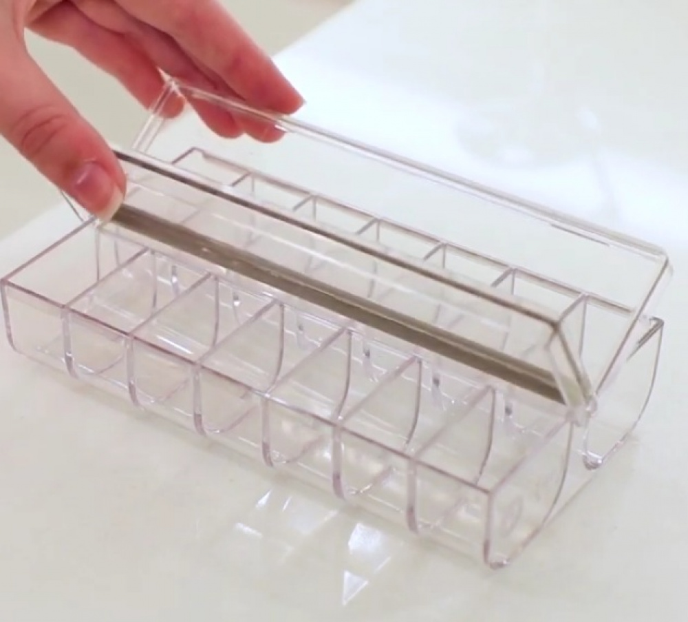 Ask för medicin med 14 fack, THE HOME EDIT PILL ORGANIZER, Transparent i gruppen Förvaring / Badrumsförvaring hos SmartaSaker.se (40028)