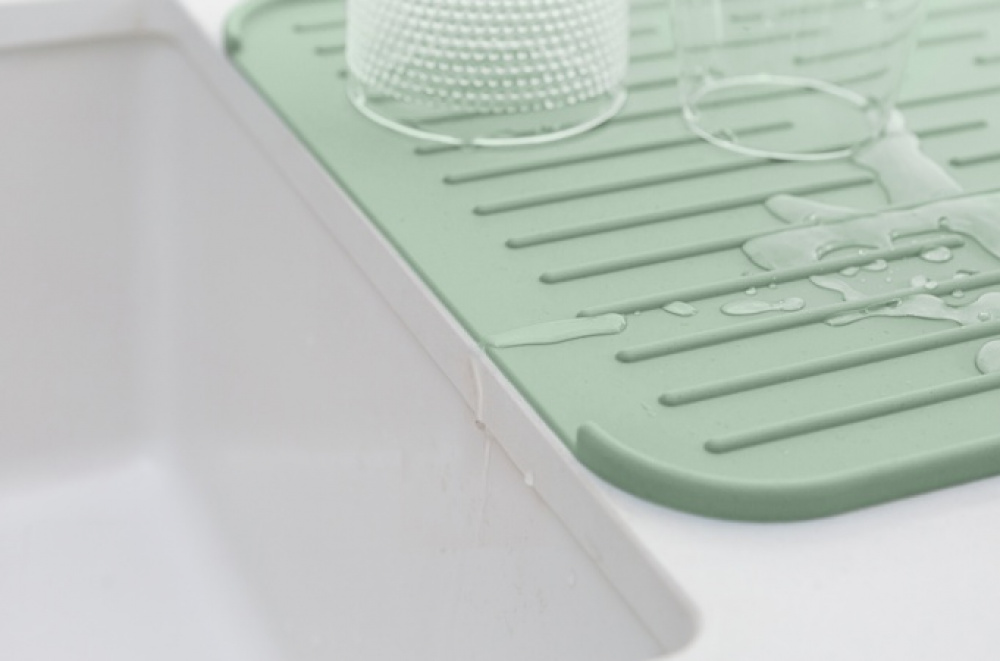 Avrinningsbricka i silikon, BRABANTIA DRYING MAT, 44 x 32,5 cm, Ljusgrön i gruppen Förvaring / Köksförvaring / Diskställ och diskbänk hos SmartaSaker.se (40068)