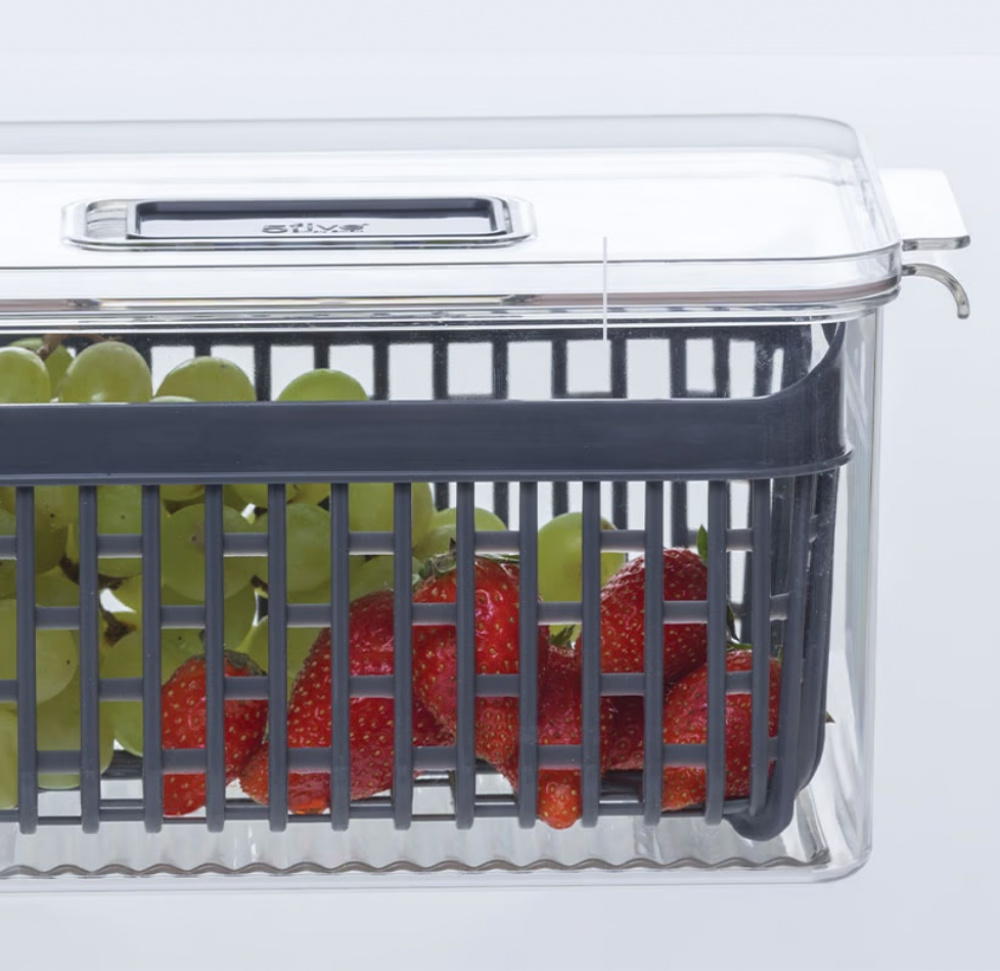 Behållare med durkslag. SMALL STAY FRESH BIN, 24 x 15.5 x H 12 cm, Klar / Grå i gruppen Förvaring / Köksförvaring / Kylskåpsförvaring hos SmartaSaker.se (40093)