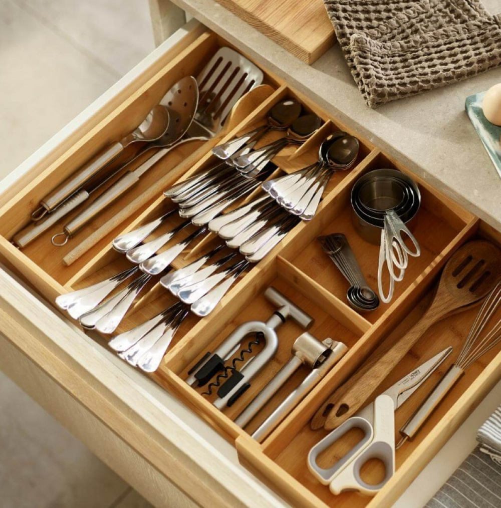 Besticklåda i Bambu, Expanderbar, DRAWERSTORE, Joseph Joseph, 40 x 32~56 x H 6,8 cm, Natur i gruppen Förvaring / Köksförvaring / Organisera köksskåp / Besticklådor hos SmartaSaker.se (40106)