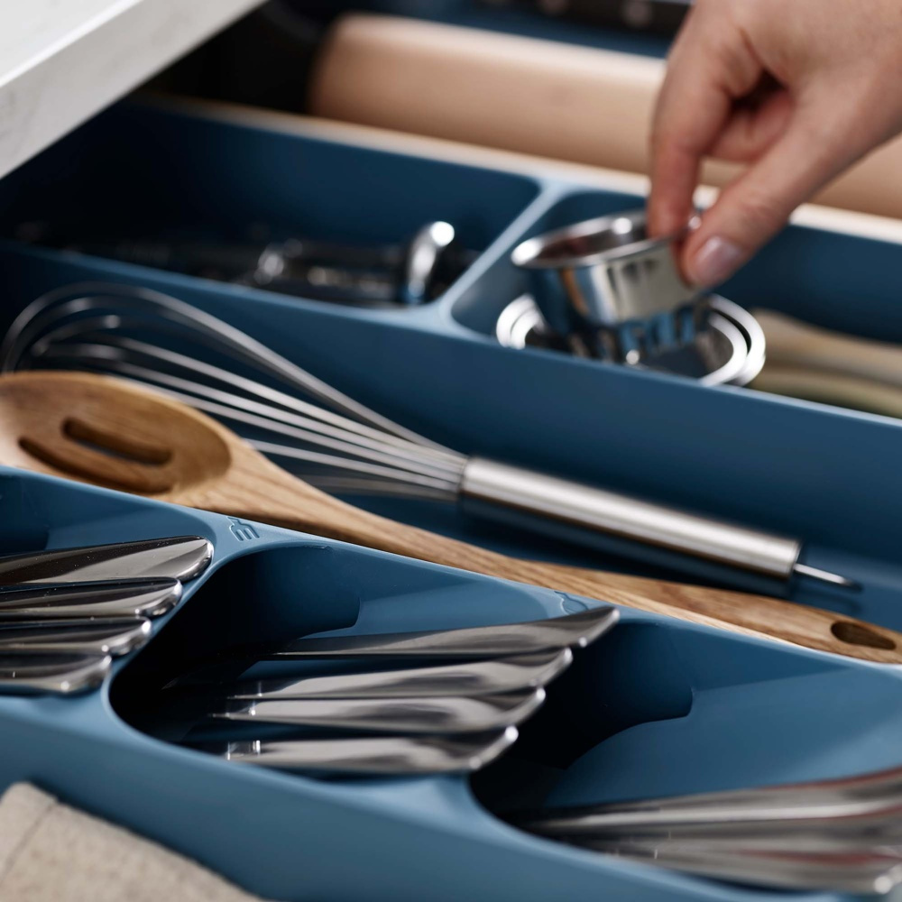 Besticklåda, 8 fack, DRAWERSTORE, Joseph Joseph, 40,6 x 38,5 x H 5,8 cm , Blå i gruppen Förvaring / Köksförvaring / Organisera köksskåp / Besticklådor hos SmartaSaker.se (40121)