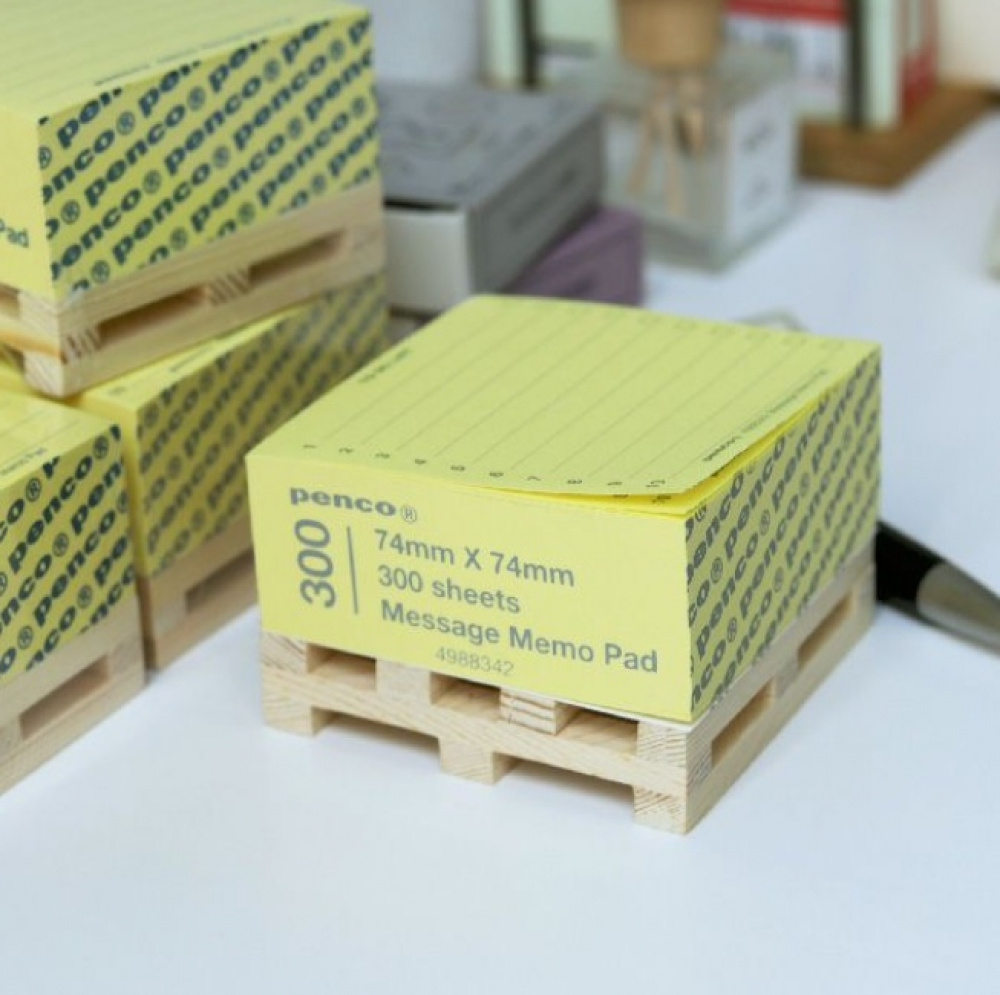 Blockkub på liten träpall, PENCO TO DO LIST, 7,4 x 7,4 cm, Gul i gruppen Förvaring / Kontorsmaterial hos SmartaSaker.se (40135)