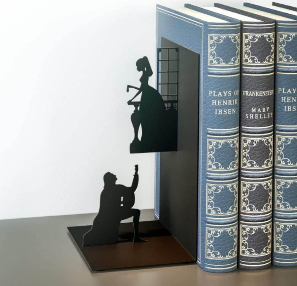 Bokstöd i metall, ROMEO & JULIA, 10 x 8,5 x H 17 cm, Svart i gruppen Förvaring / Barnrumsförvaring hos SmartaSaker.se (40177)