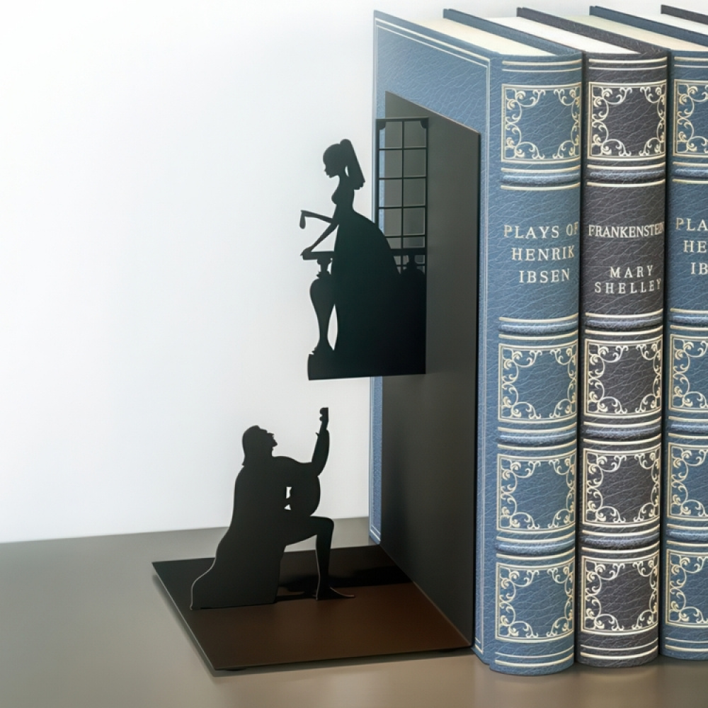 Bokstöd i metall, ROMEO & JULIA, 10 x 8,5 x H 17 cm, Svart i gruppen Förvaring / Barnrumsförvaring hos SmartaSaker.se (40177)