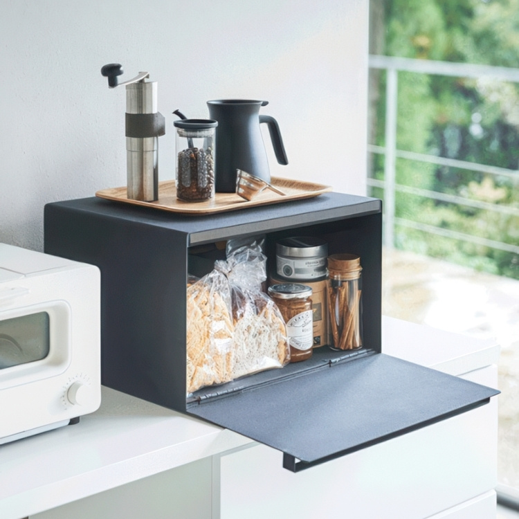 Brödlåda i metall, TOWER BREAD CASE, 40 x 34,5 x H 24 cm, Yamazaki, Svart i gruppen Förvaring / Köksförvaring hos SmartaSaker.se (40252)