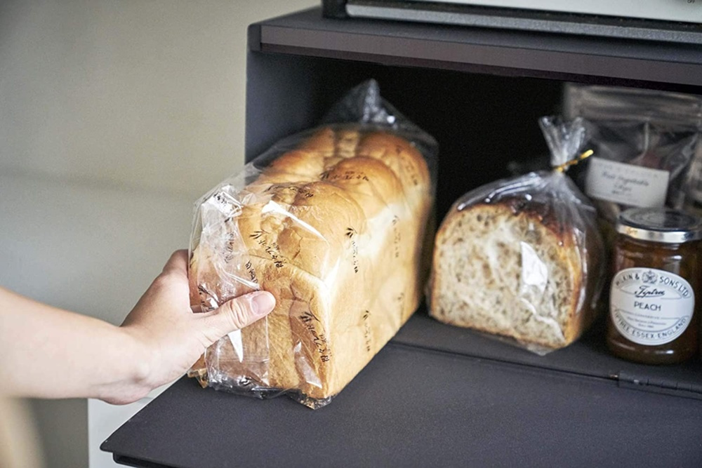 Brödlåda i metall, TOWER BREAD CASE, 40 x 34,5 x H 24 cm, Yamazaki, Svart i gruppen Förvaring / Köksförvaring hos SmartaSaker.se (40252)