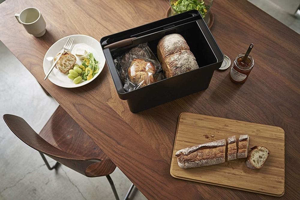 Brödlåda med skärbräda i bambu, TOWER BREAD CASE, Yamazaki, Svart i gruppen Förvaring / Köksförvaring hos SmartaSaker.se (40253)