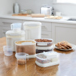 Burk för mjöl, gryn mm, 1,56 L, SISTEMA BAKE IT, Klar / Vit Burk för mjöl, gryn mm, 1,56 L, SISTEMA BAKE IT, Klar / Vit