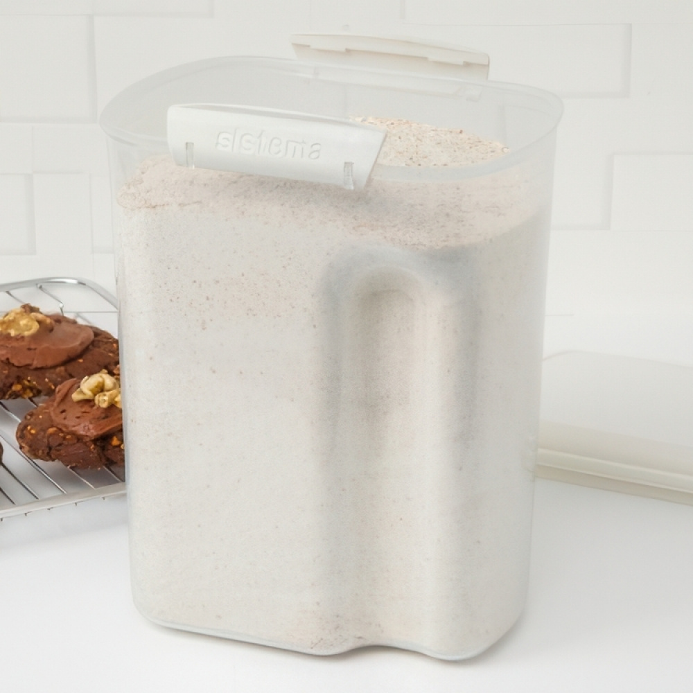 Burk för mjöl, gryn mm, 3,35 L, Med skopa, BAKE IT, Transparent / Vit i gruppen Förvaring / Köksförvaring / Förvaringsburkar / Sistema förvaringsburkar hos SmartaSaker.se (40273)