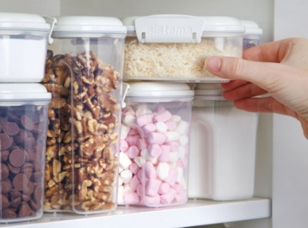 Burk för strössel mm, Liten, Flip lock, 285 ml, SISTEMA BAKE IT STACK & POUR, Klar / Vit i gruppen Förvaring / Köksförvaring / Förvaringslådor och burkar / Sistema hos SmartaSaker.se (40283)