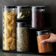 Burkar i glas i smart ställ, 5 st, PODIUM EASY-ACCESS , Joseph Joseph, Klar / Silver Burkar i glas i smart ställ, 5 st, PODIUM EASY-ACCESS , Joseph Joseph, Klar / Silver