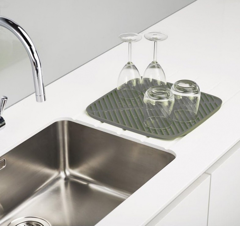 Diskmatta, FLUME SMALL FOLDING DRAINING MAT, 31,5 x 31,5 cm, Joseph Joseph, Mörkgrå i gruppen Förvaring / Köksförvaring / Diskställ och diskbänk hos SmartaSaker.se (40421)