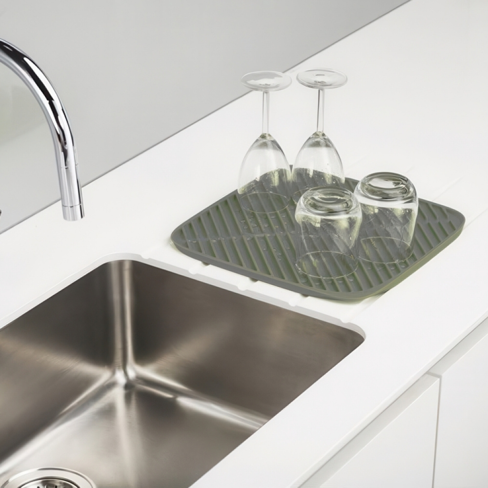 Diskmatta, FLUME SMALL FOLDING DRAINING MAT, 31,5 x 31,5 cm, Joseph Joseph, Mörkgrå i gruppen Förvaring / Köksförvaring / Diskställ och diskbänk hos SmartaSaker.se (40421)
