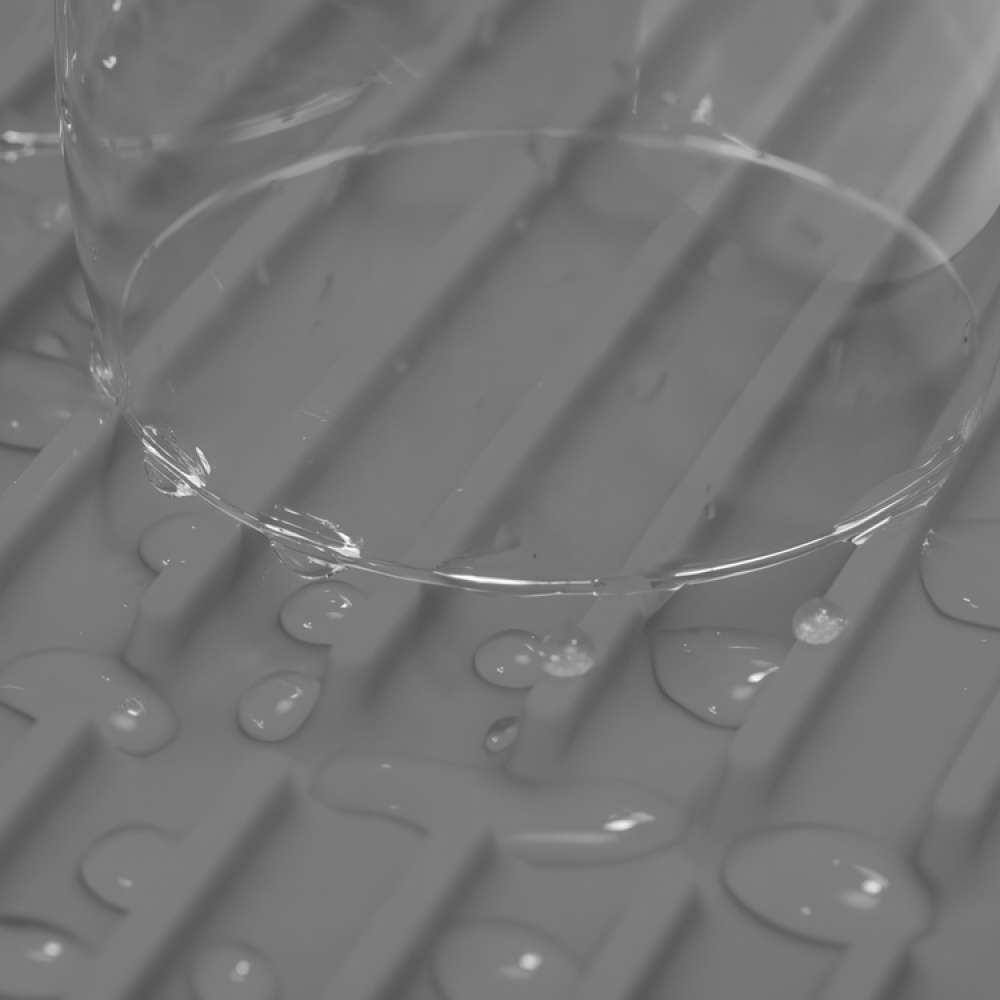 Diskmatta, FLUME SMALL FOLDING DRAINING MAT, 31,5 x 31,5 cm, Joseph Joseph, Mörkgrå i gruppen Förvaring / Köksförvaring / Diskställ och diskbänk hos SmartaSaker.se (40421)