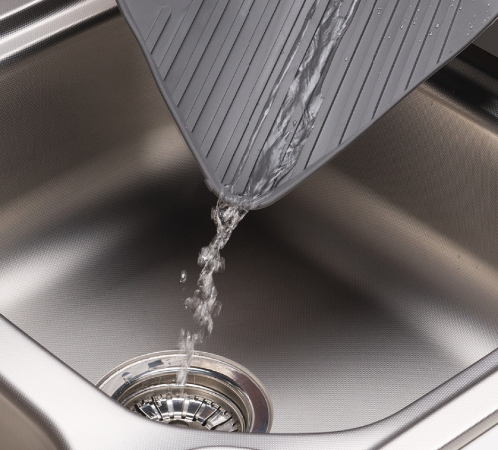 Diskmatta, med kanter, SQUARE DRAINING MAT 30,5 x 30.5 cm, Mörkgrå i gruppen Förvaring / Köksförvaring / Diskställ och diskbänk hos SmartaSaker.se (40423)