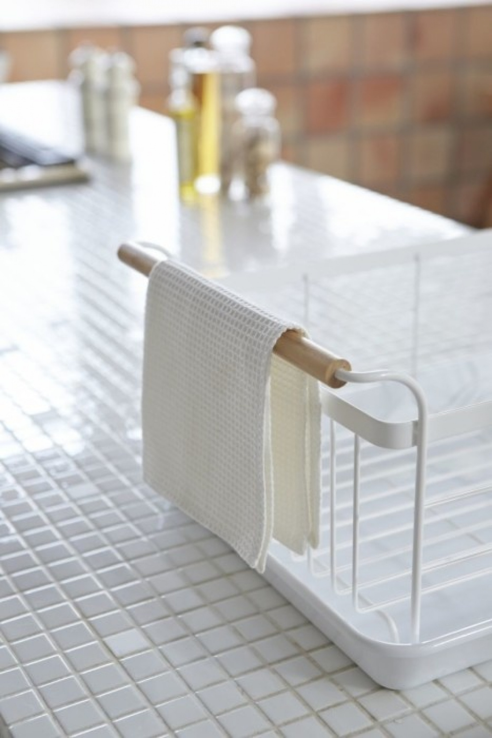 Diskställ med bricka, TOSCA DISH DRAINER, 47 x 33,5 x H 20 cm, Yamazaki, Vit i gruppen Förvaring / Köksförvaring / Diskställ och diskbänk hos SmartaSaker.se (40444)