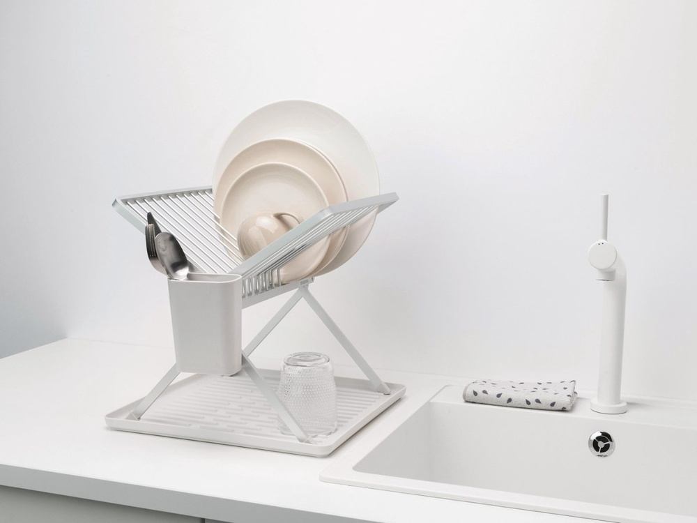 Diskställ, BRABANTIA COMPACT FOLDABLE DISH RACK, 33 x 37 x H 31,5 cm, Ljusgrå i gruppen Förvaring / Köksförvaring / Diskställ och diskbänk hos SmartaSaker.se (40456)