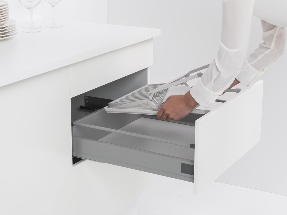 Diskställ, BRABANTIA COMPACT FOLDABLE DISH RACK, 33 x 37 x H 31,5 cm, Ljusgrå i gruppen Förvaring / Köksförvaring / Diskställ och diskbänk hos SmartaSaker.se (40456)