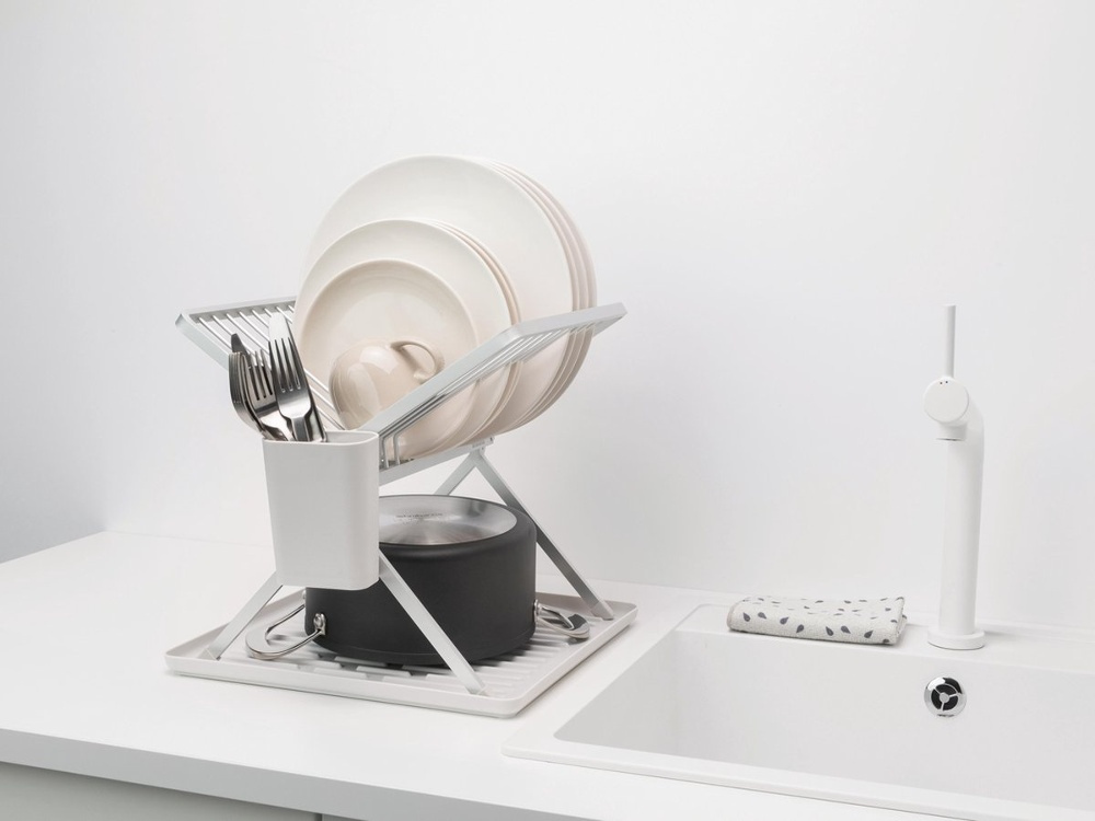 Diskställ, BRABANTIA COMPACT FOLDABLE DISH RACK, 33 x 37 x H 31,5 cm, Ljusgrå i gruppen Förvaring / Köksförvaring / Diskställ och diskbänk hos SmartaSaker.se (40456)